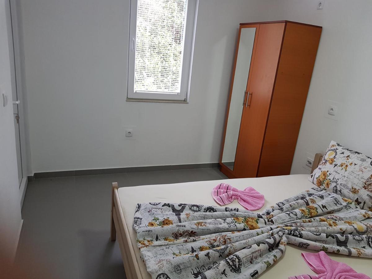 Apartmani Vila Ebra يوتجيها المظهر الخارجي الصورة