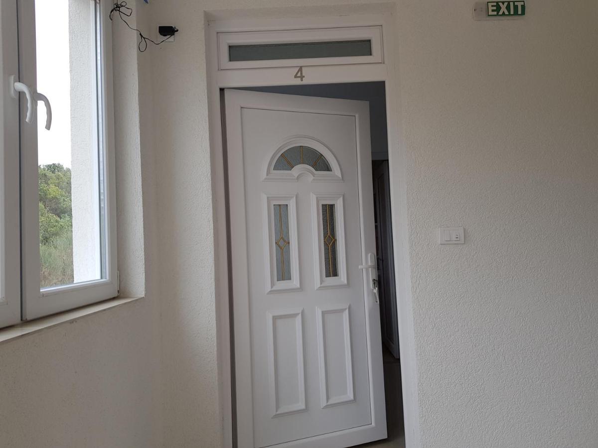Apartmani Vila Ebra يوتجيها المظهر الخارجي الصورة