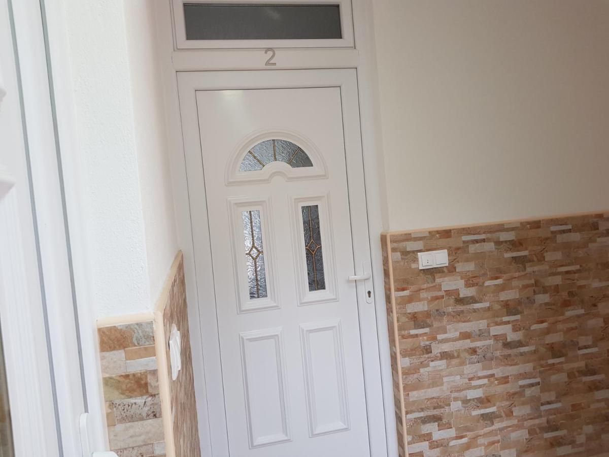 Apartmani Vila Ebra يوتجيها المظهر الخارجي الصورة