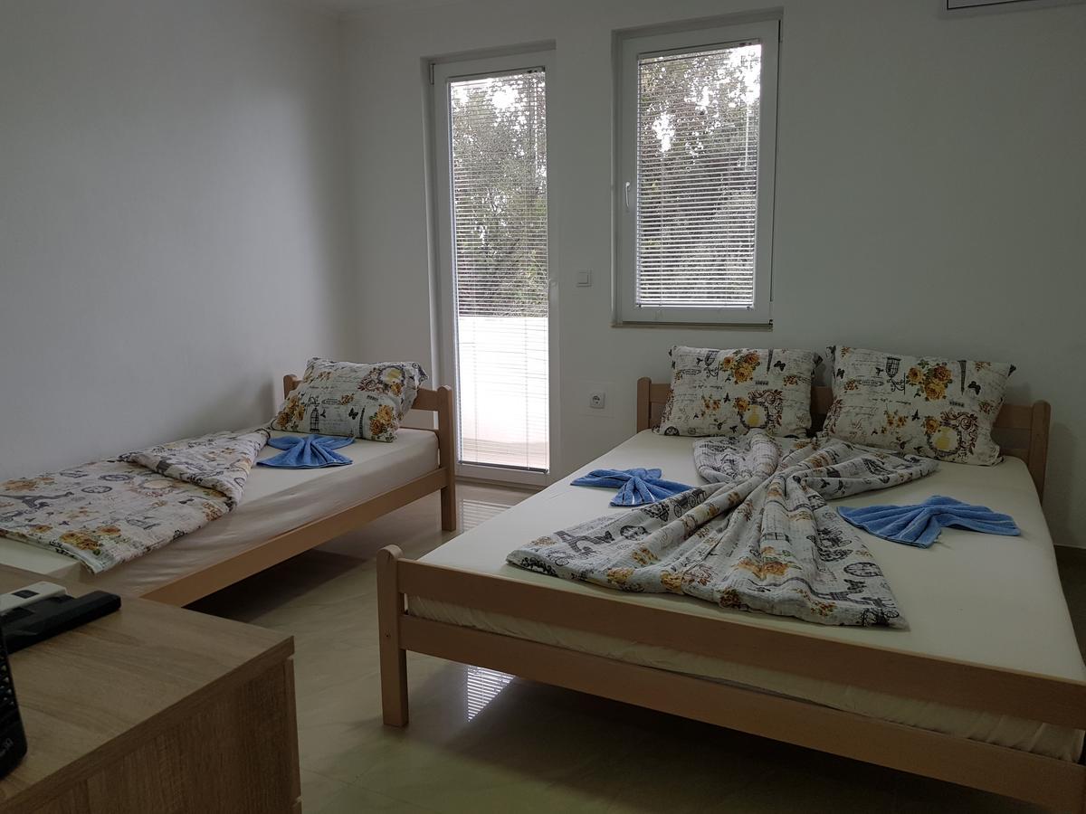 Apartmani Vila Ebra يوتجيها المظهر الخارجي الصورة